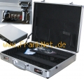 Edler ALU Notebookkoffer f�r Notebooks von 15 und 17 er
Der Koffer ver�gt �ber einen Tragegurt und eind Befestigungsband
f�r den Notebook
Im Deckel sind mehrere F�cher f�r Dokumente vorhanden.